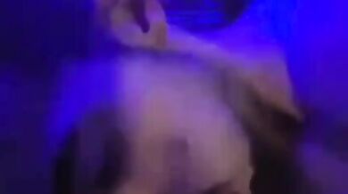 Troia Italiana Simone Prende Dildo e Cazzo nel Culo