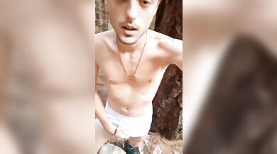 Frocio Italiano Alessandro da Stuprare nel Bosco