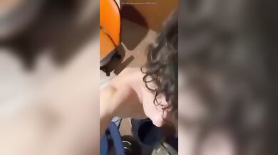 Twink Italiano Nudo e Sexy Mostra il Suo Corpo