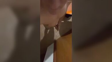 Twink Italiano Nudo e Sexy Mostra il Suo Corpo