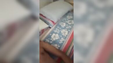 Twink Italiano Sexy si Sega con Passione