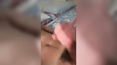 Twink Italiano Sexy si Sega con Passione