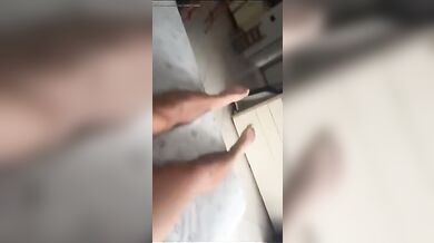 Twink Italiano Sexy si Sega con Passione