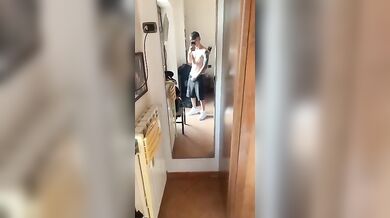 Twink Italiano Tatuato si Sega il Grosso Cazzo