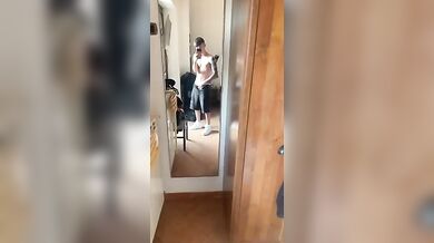 Twink Italiano Tatuato si Sega il Grosso Cazzo