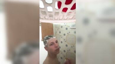 Twink Italiano Troia in Webcam si Espone Nudo