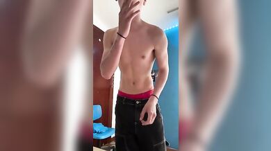 Twink Italiano Troia in Webcam Sborra Forte