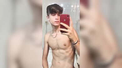 Ragazzo Italiano Caldo si Sega per la Fidanzata