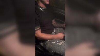 Ragazzo Italiano Etero si fa Succhiare dal Amico Gay