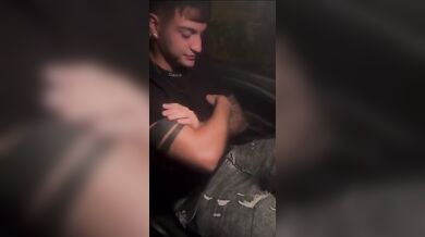 Ragazzo Italiano Etero si fa Succhiare dal Amico Gay