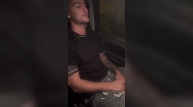 Ragazzo Italiano Etero si fa Succhiare dal Amico Gay