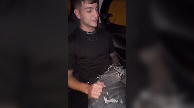 Ragazzo Italiano Etero si fa Succhiare dal Amico Gay