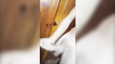 Ragazzo Italiano Occhi Marroni si Sega e Sborra