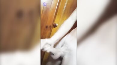 Ragazzo Italiano Occhi Marroni si Sega e Sborra