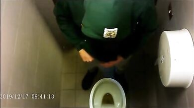 Spia Bagno Italiano: Ragazzi con Cazzi Grossi Pisciano