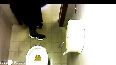 Spia Bagno Italiano: Giovani con Grossi Cazzi Nudi