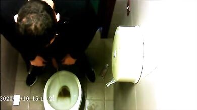 Spia Bagno Italiano: Giovani con Grossi Cazzi Nudi