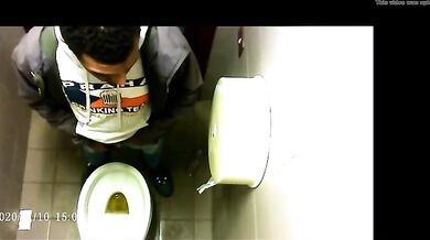 Spia Bagno Italiano: Giovani con Grossi Cazzi Nudi