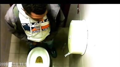 Spia Bagno Italiano: Giovani con Grossi Cazzi Nudi