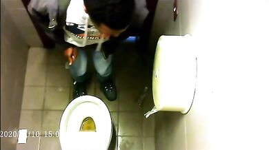 Spia Bagno Italiano: Giovani con Grossi Cazzi Nudi