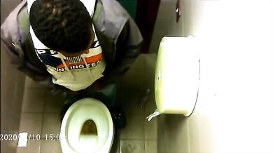 Spia Bagno Italiano: Giovani con Grossi Cazzi Nudi