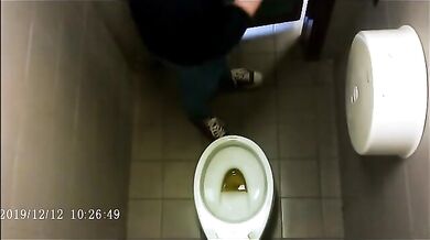 Spia Bagno Italiano: Cazzi Grossi Etero Esposti