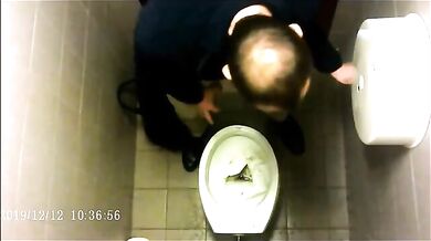 Spia Bagno Italiano: Cazzi Grossi Etero Esposti