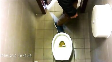 Spia Bagno Italiano: Cazzi Grossi Etero Esposti