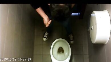 Spia Bagno Italiano: Cazzi Grossi Etero Esposti