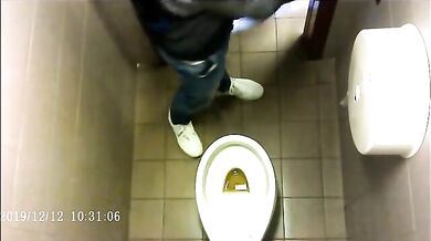 Spia Bagno Italiano: Cazzi Grossi Etero Esposti