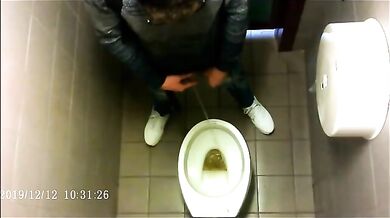 Spia Bagno Italiano: Cazzi Grossi Etero Esposti