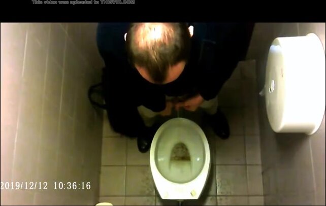 Spia Bagno Italiano: Cazzi Grossi Etero Esposti