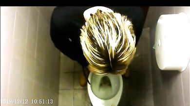 Spia Bagno Italiano: Voyeur su Stalloni Italiani