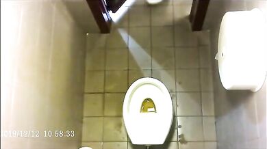 Spia Bagno Italiano: Voyeur su Stalloni Italiani