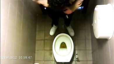 Spia Bagno Italiano: Voyeur su Stalloni Italiani