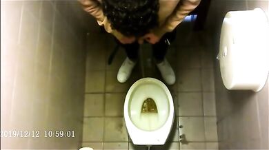 Spia Bagno Italiano: Voyeur su Stalloni Italiani