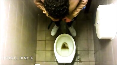 Spia Bagno Italiano: Voyeur su Stalloni Italiani