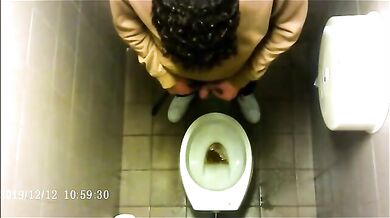 Spia Bagno Italiano: Voyeur su Stalloni Italiani