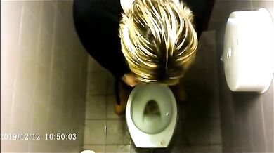 Spia Bagno Italiano: Voyeur su Stalloni Italiani