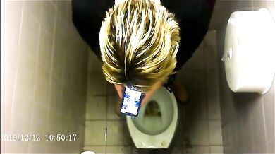 Spia Bagno Italiano: Voyeur su Stalloni Italiani