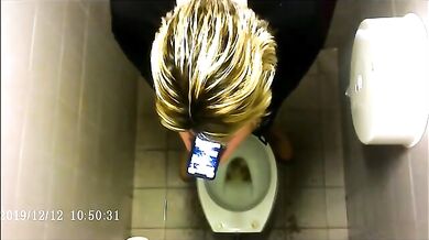 Spia Bagno Italiano: Voyeur su Stalloni Italiani