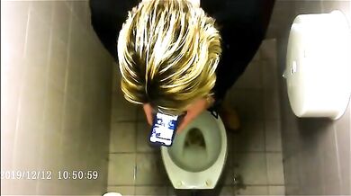 Spia Bagno Italiano: Voyeur su Stalloni Italiani