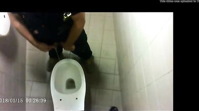 Spia Bagno Italiano: Ragazzi Etero si Mostrano