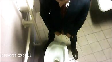 Spia Bagno Italiano: Rossi con Cazzi Grossi Pisciano