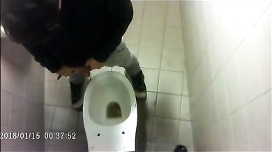 Spia Bagno Italiano: Rossi con Cazzi Grossi Pisciano