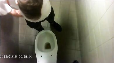 Spia Bagno Italiano: Rossi con Cazzi Grossi Pisciano