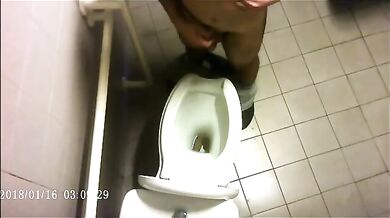 Spia Bagno Italiano: Ragazzi Etero Esposti Voyeur