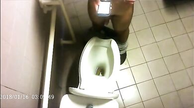 Spia Bagno Italiano: Ragazzi Etero Esposti Voyeur