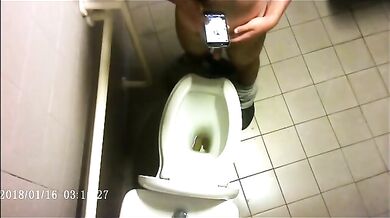 Spia Bagno Italiano: Ragazzi Etero Esposti Voyeur