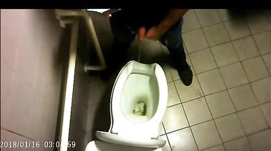 Spia Bagno Italiano: Ragazzi Etero Esposti Voyeur